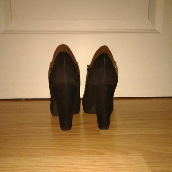 Black heels - Picture 2 of 3